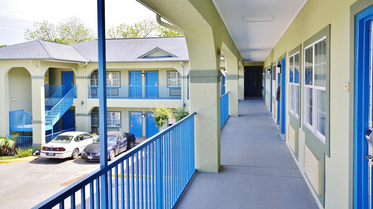 Scottish Inn And Suites อัลวิน ภายนอก รูปภาพ