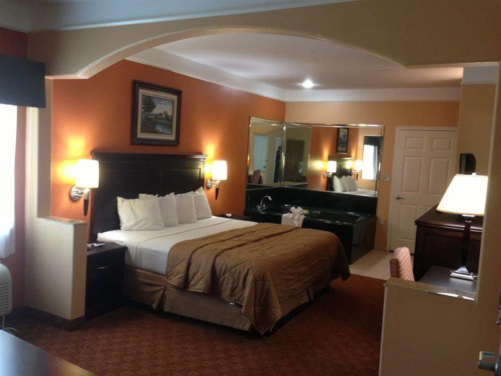 Scottish Inn And Suites อัลวิน ภายนอก รูปภาพ